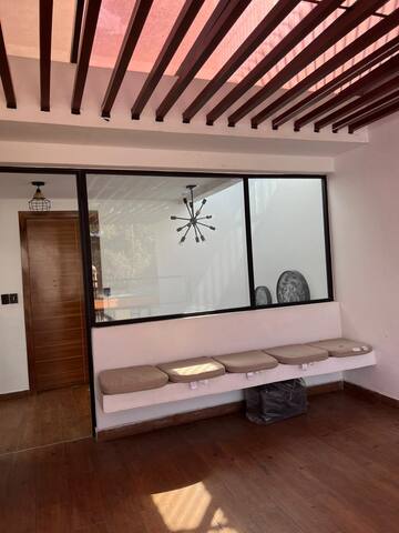 amplia casa acogedora con áreas verdes gallery image 2