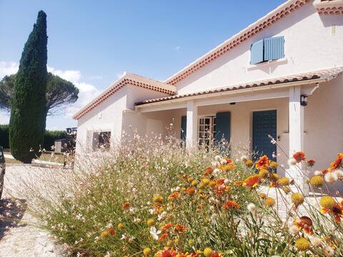 Villa Maya, comfortable, large garden, pool