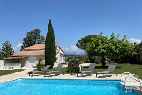 Villa Maya, private pool, large garden & quiet