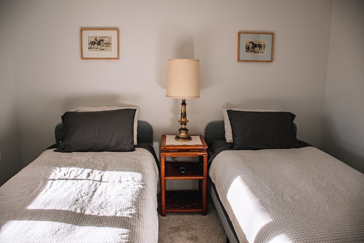 ห้องนอน 1: เตียงแฝด 2 หลัง