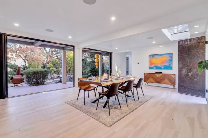 Stunning Luxurious Modern Los Altos Hills Villa gallery image 2