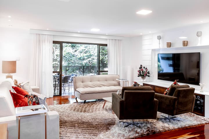 Apartamento Luxo – ao lado do metrô da Barra