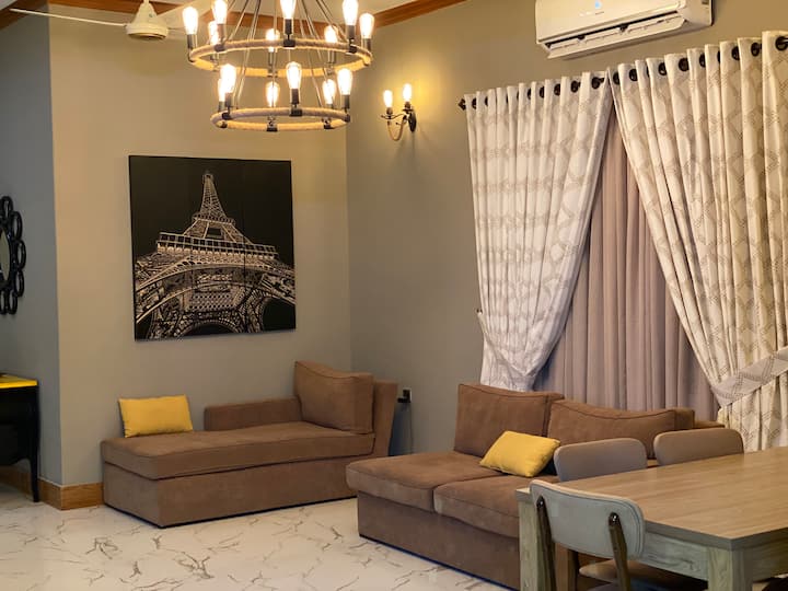 Royal For 24 Guests, Gulshan-e-iqbal - カラチ