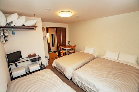No service fee / Free Wi-Fi / Apartment Sleeps 4