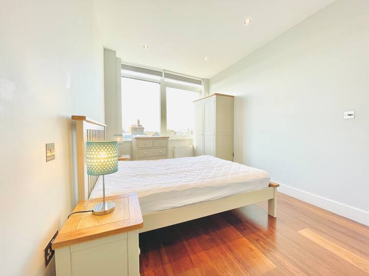 Stunning Two Bedroom Apartment Wimbledon Tennis Condominiums for Rent in Greater London