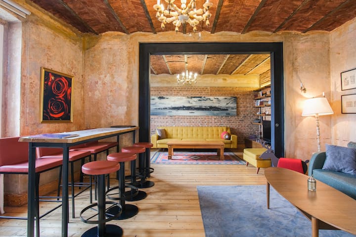 Epic 3 bedroom 2 bathroom at Istiklal Street