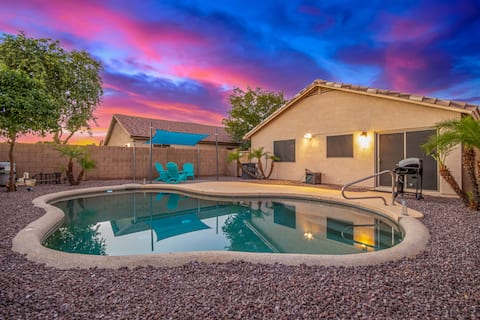 Cute home close to Surprise Stadium with a pool!