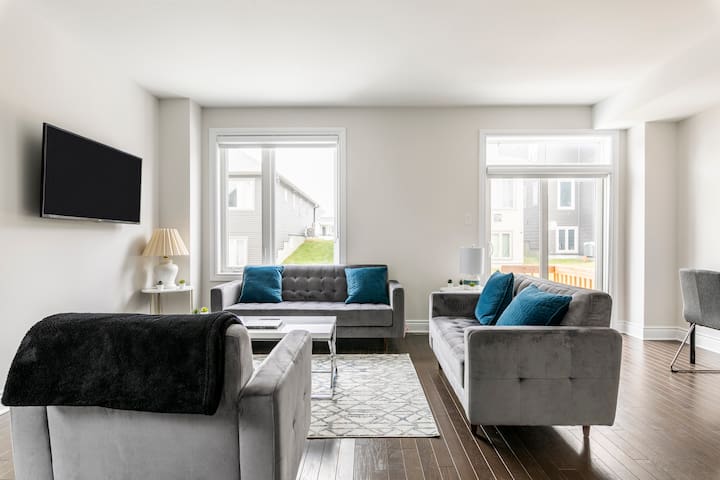 Spacious Family Home. Airport 8min Downtown 15 min