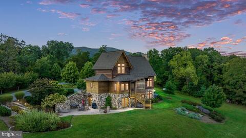 Upscale, Mountain Views, Game Room-No Cleaning Fee
