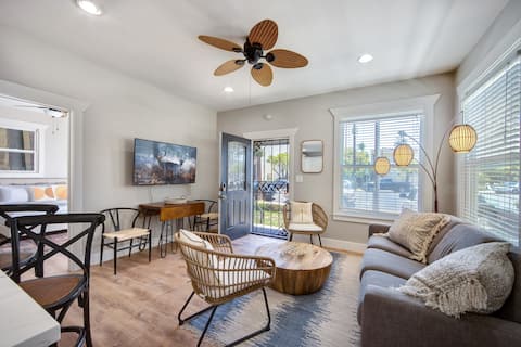 King-sized 1/1, 5-10 Min Walk to Coronado Beach!