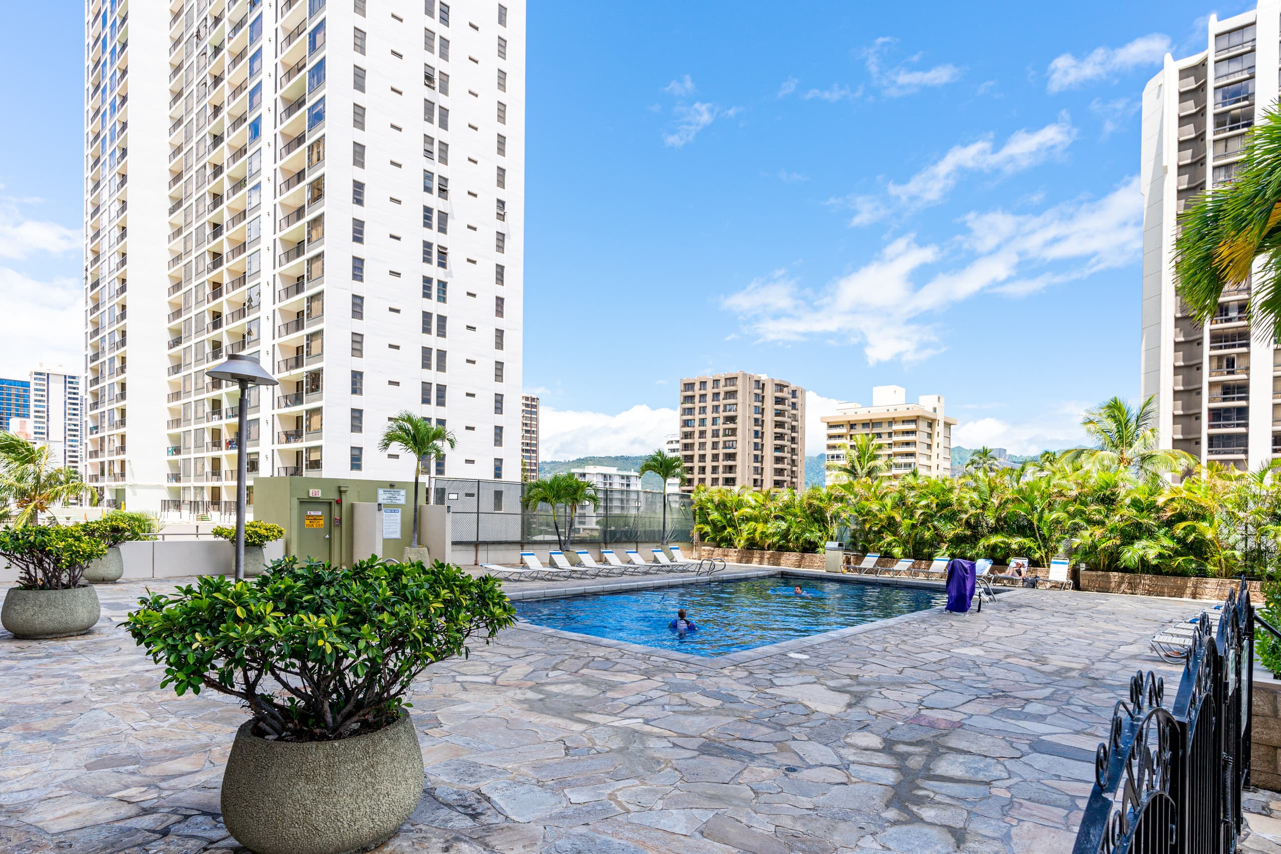 Waikiki Ocean and Diamond Head View Condo! - Image 11