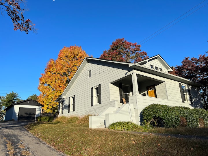 Charming 4 bedroom 5 minute walk to downtown! Houses for Rent in