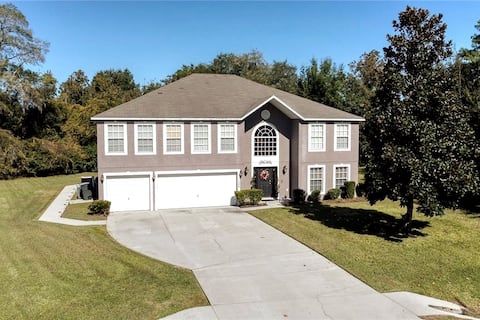 Spacious 6BR Pool Home in Ocala