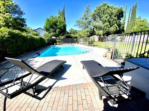 Cozy Stay - Big Pool & Yard
