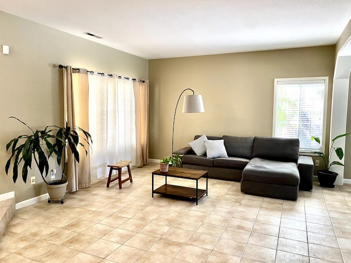 Cozy Stay - Big Pool & Yard - Tracy, CA