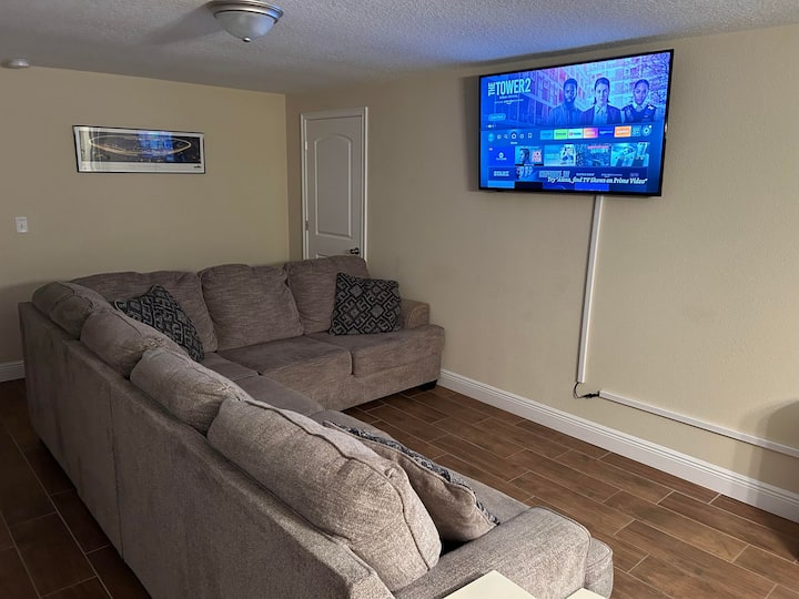 Pet Friendly, 4 Room, Rancher Disney Themed - Deltona, FL