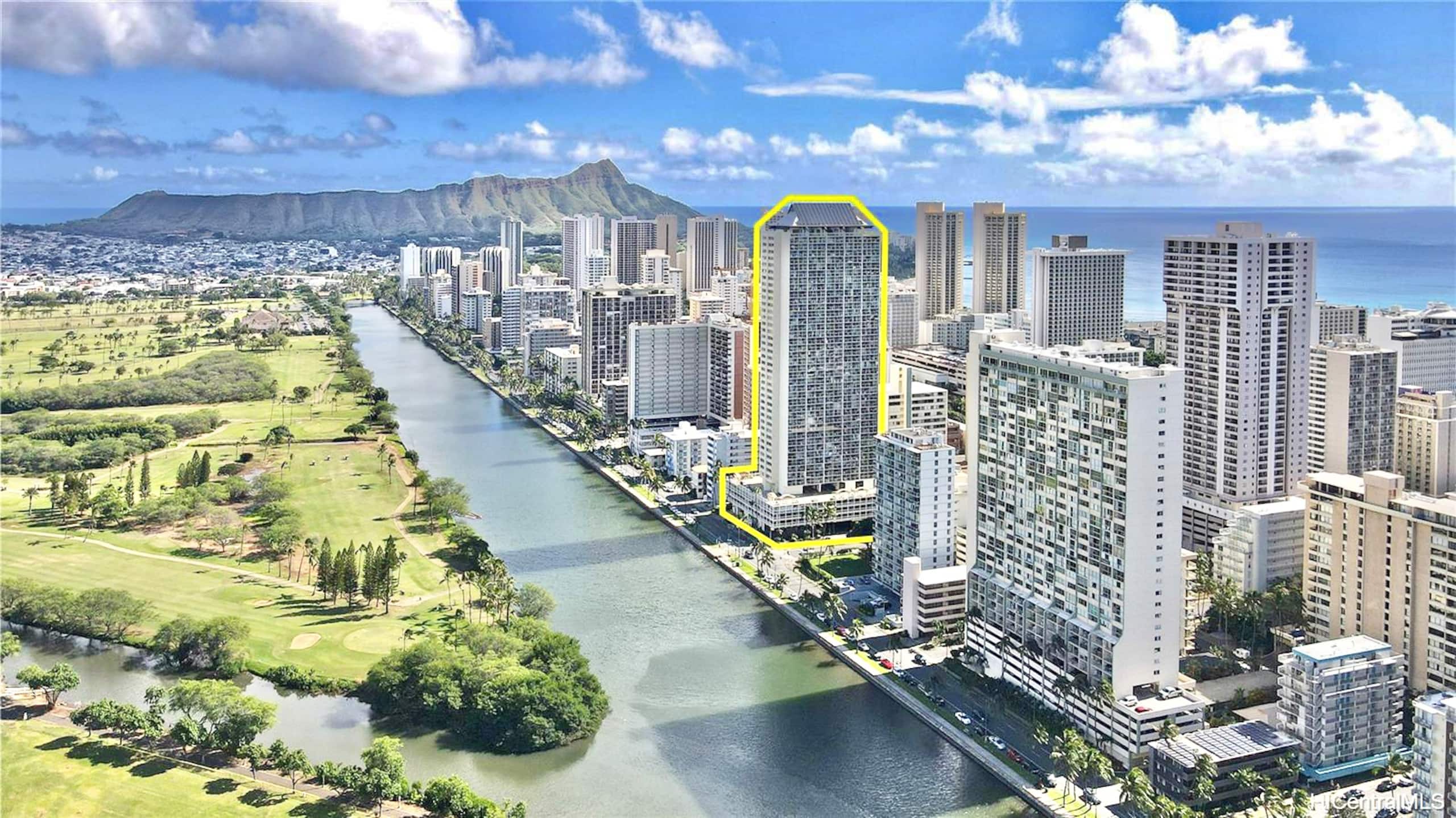 Condo in Honolulu · ★4.91 · Studio · 2 beds · 1 private bath - Image 9