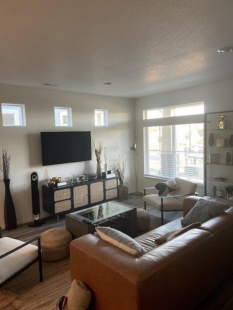 Successful Airbnb property: DIA on your doorstep. 2 bedroom super modern home in Commerce City