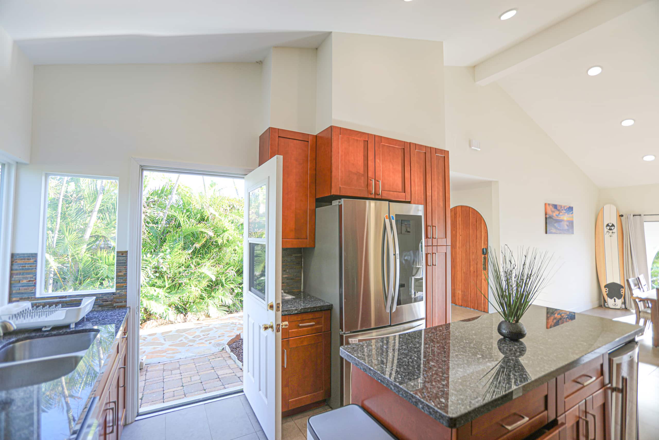 Villa in Lahaina · ★4.8 · 3 bedrooms · 6 beds · 3 baths - Image 17