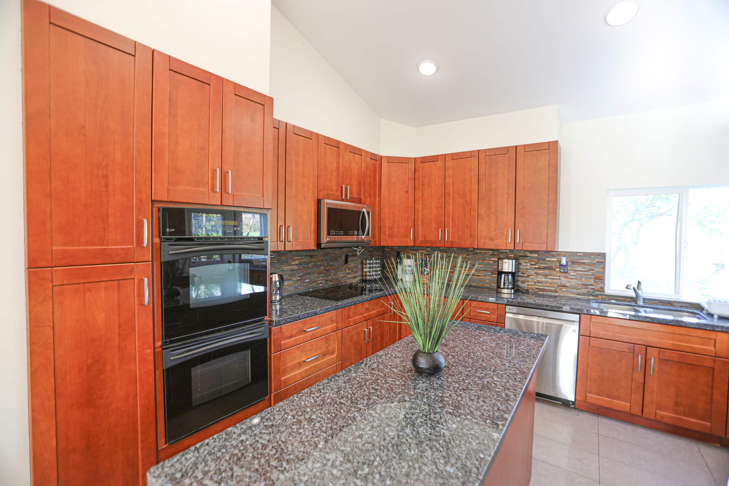 Villa in Lahaina · ★4.8 · 3 bedrooms · 6 beds · 3 baths - Image 16
