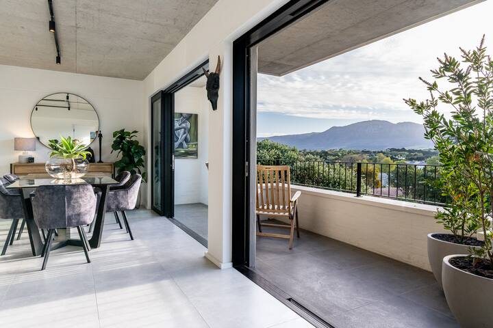 Luxury 3 bedroom apartment at the Alphen Glen gallery image 3