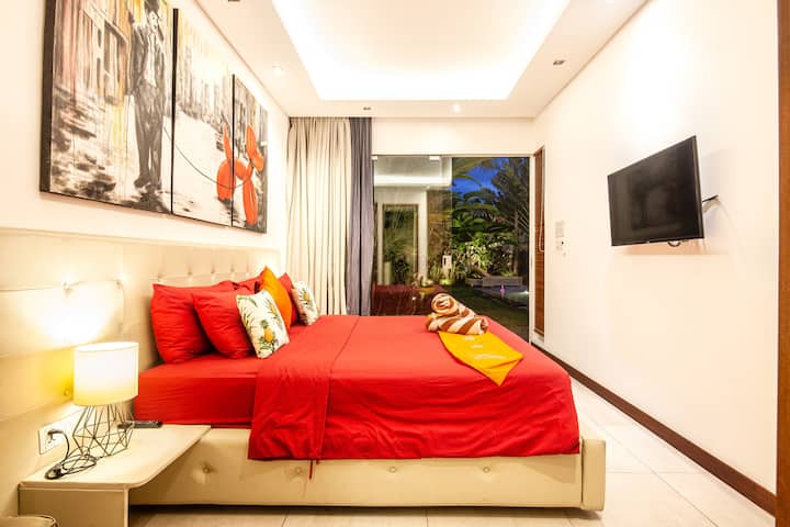 Villa Nikko I - Dormitorio entero con fotos 