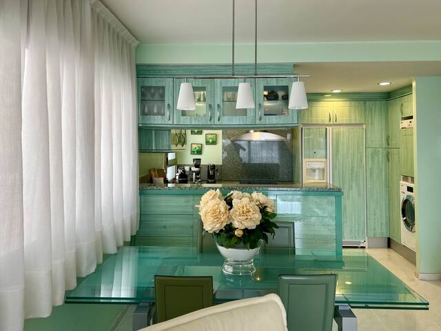 Exclusiva vivienda en la playa con jardín+piscina gallery image 4