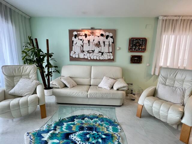 Exclusiva vivienda en la playa con jardín+piscina gallery image 2