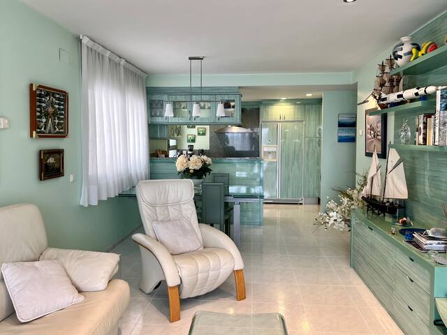 Exclusiva vivienda en la playa con jardín+piscina gallery image 3