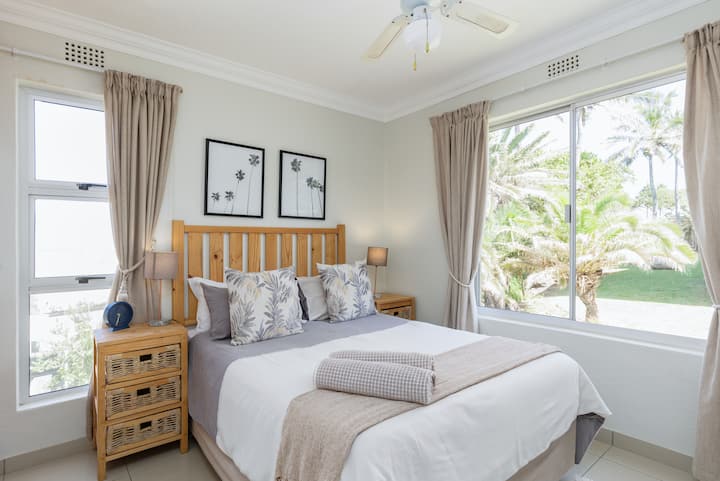 Лагуна Ла Крит 115 - Втора спална соба со тавански вентилатор, памучна постелнина, исто така, опремена со машина за перење и машина за сушење алишта.