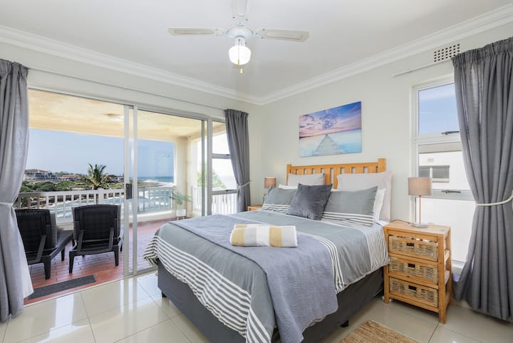 Лагуна Ла Крит 115 - Главна спална соба со неверојатен поглед на море и сопствена бања.