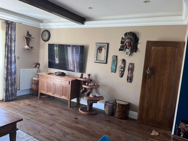 Gorgeous 2-bedroom House With Patio - Harrow