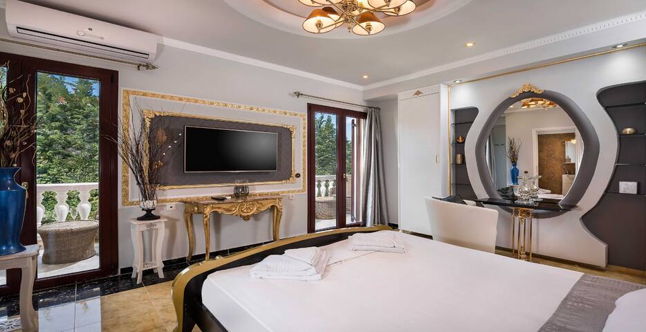 Villa Akropolis Palace gallery image 4