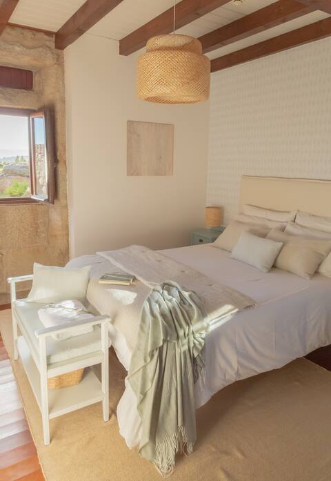 Habitación 9, cama matrimonial en hotel Boutique