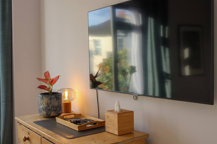 Modern city apartment gallery image 3