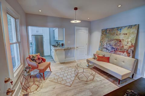 Top performing Airbnb: Walk to South End/Uptown, Modern & Cozy 2BR in Wilmore