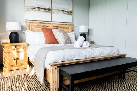 Tranquil 2 bedroom loft.