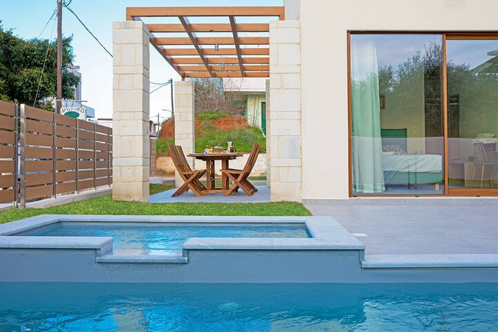 Urban Villa II, 8 BD, 10 BA, 300m from sandy beach gallery image 4