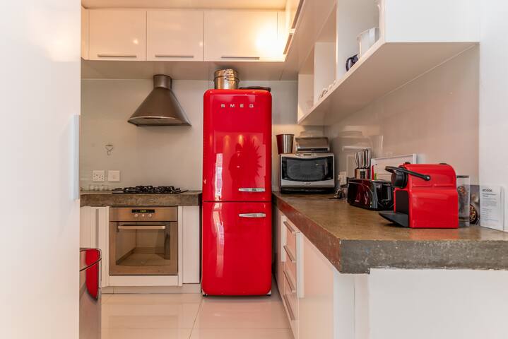 Clifton 1st Beach Frontage! – Spacious 3BR gallery image 3