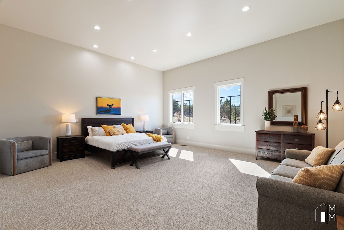 Suite #6 Brian Head Room, 700 sq. ft. 