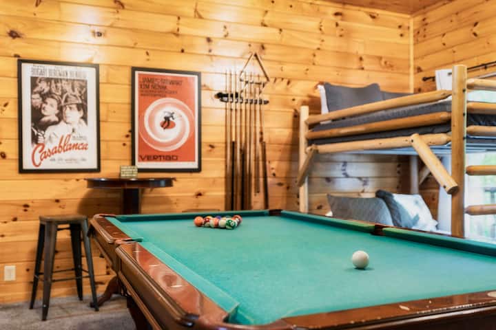 Igraonica s biljarskim stolom za uživanje u lijepoj večeri s obitelji i prijateljima! 