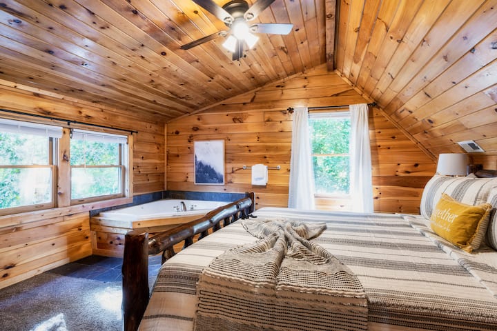 Prostrani i privatni glavni apartman u potkrovlju na gornjoj etaži! 