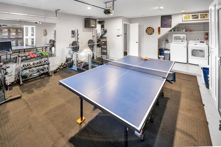 Gorgeous pool, close to beach, restaurants &shops! gallery image 3