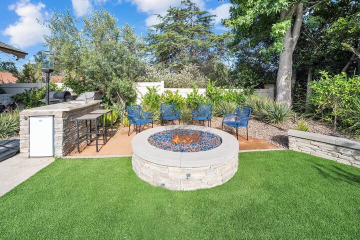 Gorgeous pool, close to beach, restaurants &shops! gallery image 2