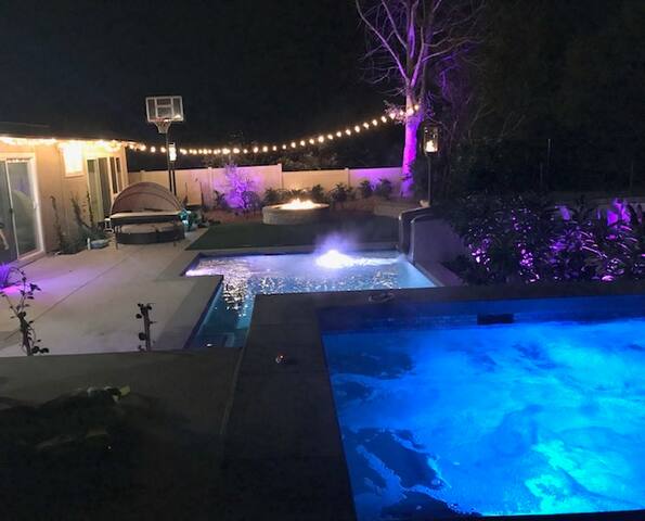 Gorgeous pool, close to beach, restaurants &shops! gallery image 4