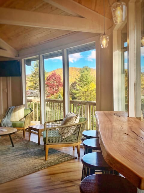 Popular Airbnb listing: Downtown Banner Elk Condo With Views in Banner Elk