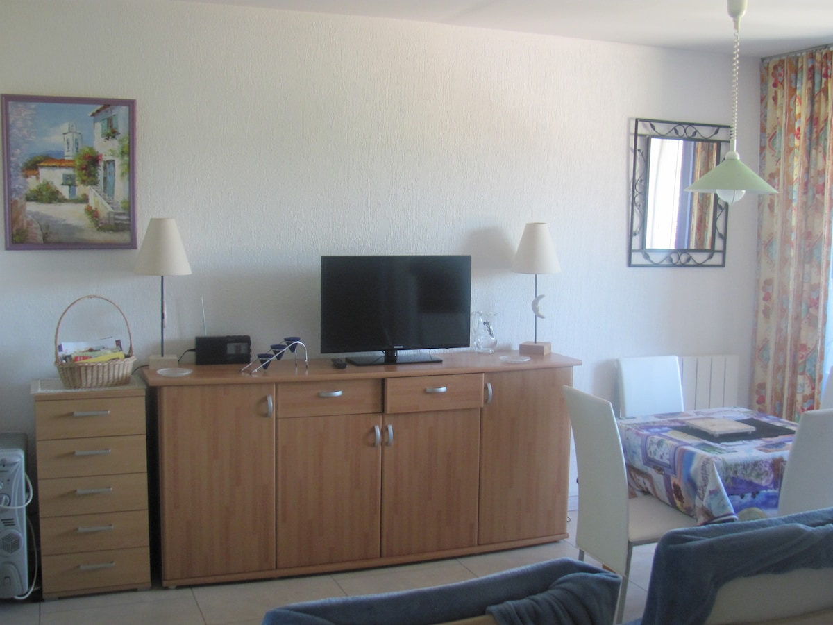 Annonce Airbnb populaire: Pleasant Studio with Castle View à Gréoux Les Bains