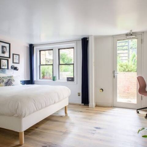 Beautiful townhouse with a private garden gallery image 3