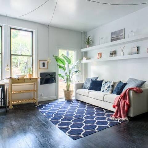 Beautiful townhouse with a private garden gallery image 2