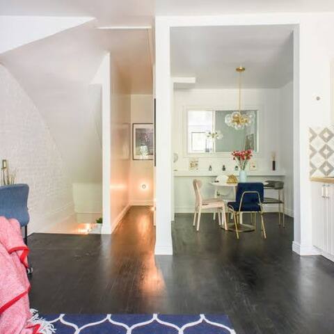 Beautiful townhouse with a private garden gallery image 4